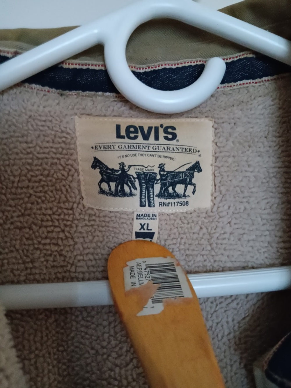Levi's Men's Olive Green Sherpa-Lined Shirt Jacket - Picture 2 of 3